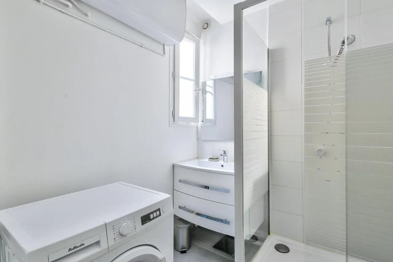 Large Cozy Apartment Near Convention Paříž
