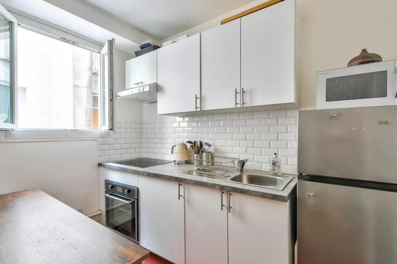 Large Cozy Apartment Near Convention Paris France